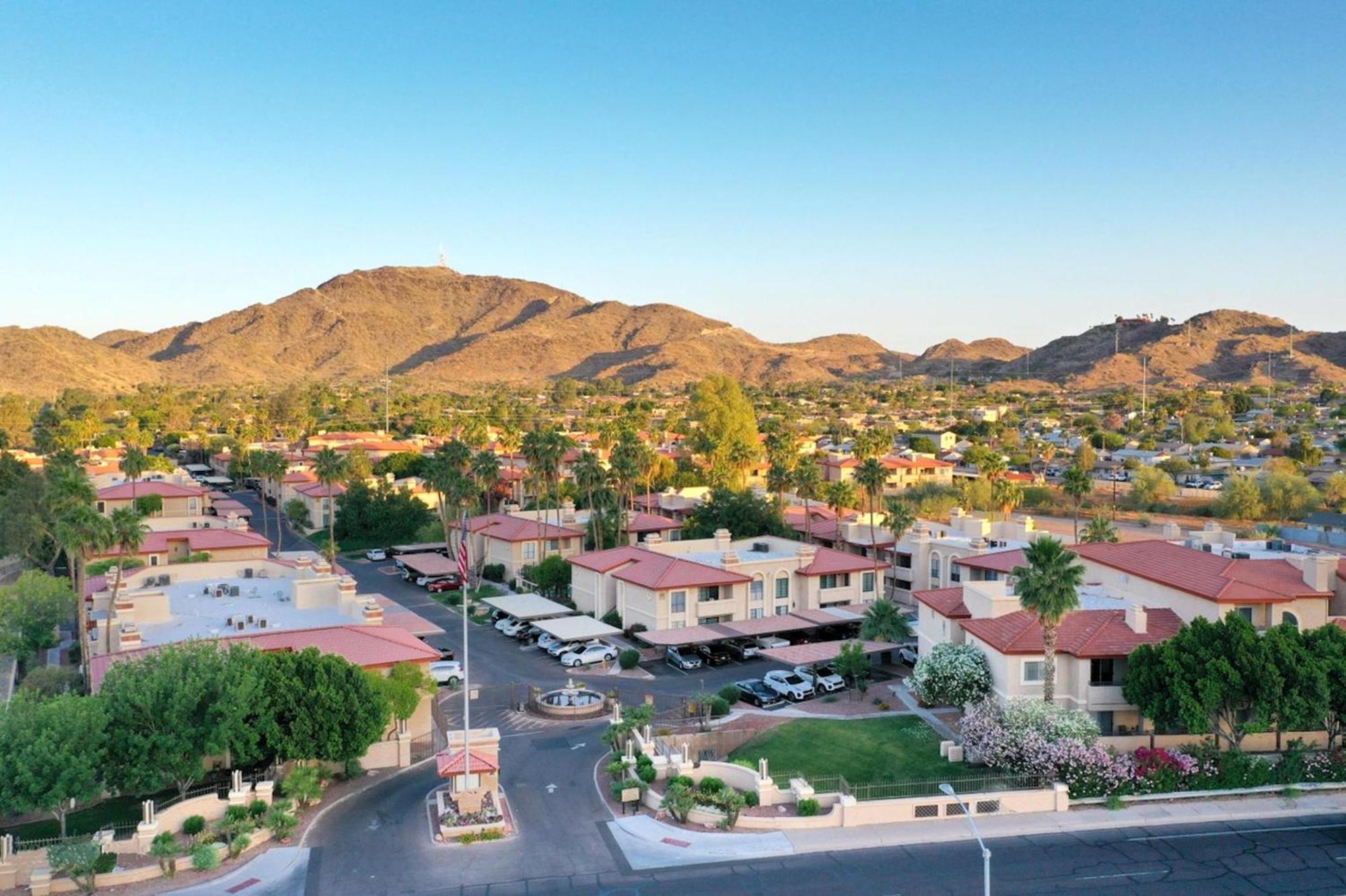Mountain Vista Resort: Gated Community with Pools and Hiking Access Phoenix Exterior photo